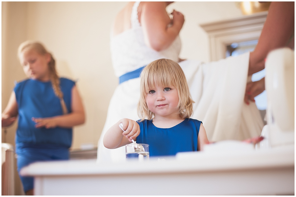 ALT="little girl, wedding, getting ready, estonia, katrin press photography"